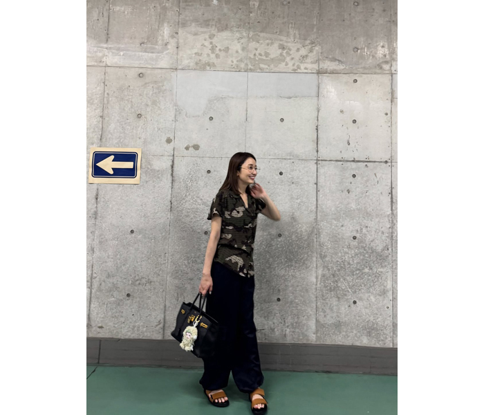 矢田亜希子、メガネ姿も素敵な全身カットにファン「今日も素敵なファッション」の声