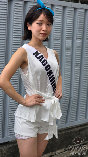 【動画】鹿児島代表・平江花音さんが美脚あらわな白のミニ丈衣装で登場！2025 ミスユニバーシティ日本大会本番直前で語る。