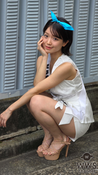 【動画】鹿児島代表・平江花音さんが美脚あらわな白のミニ丈衣装で登場！2025 ミスユニバーシティ日本大会本番直前で語る。
