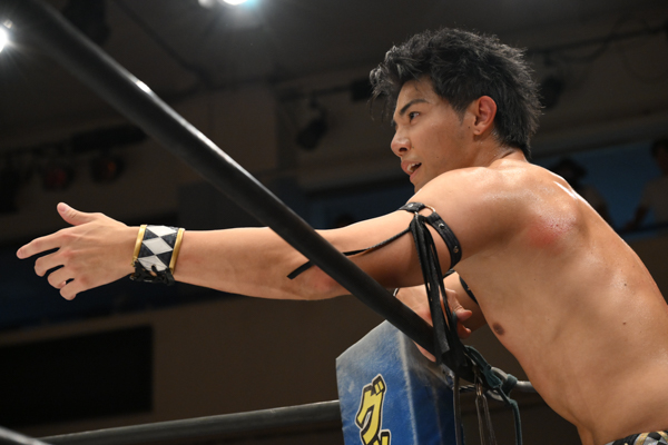 THE RAMPAGE武知海青、プロレスデビュー5戦目で自力初勝利＆タイトル初戴冠の快挙！