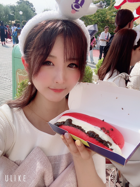 【写真特集】小羽音りん、東京ディズニーランドでハロウィン秋グルメを満喫！