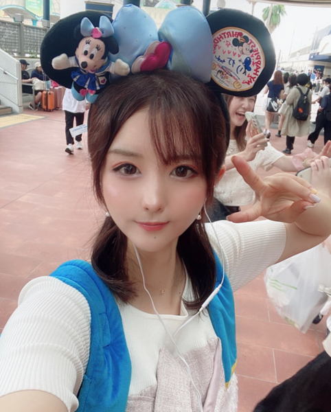 【写真特集】小羽音りん、東京ディズニーランドでハロウィン秋グルメを満喫！