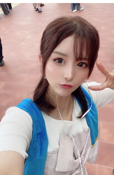 【写真特集】小羽音りん、東京ディズニーランドでハロウィン秋グルメを満喫！