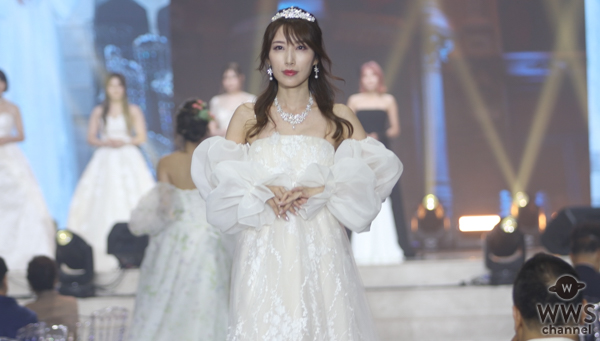 【動画】韓国ドレス・MABELLE ROBEステージに元レースクイーン・阿久津真央がロングドレスで登場！〈Asia Influencer Festival〉