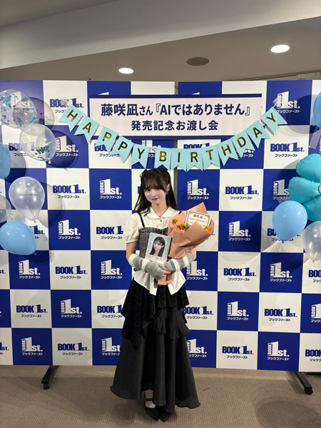 藤咲凪、可愛すぎるお渡し会ファッションに反響「お顔が余りに小さいのでAIかと思う程」