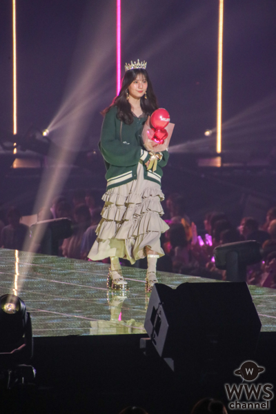日向坂46・小坂菜緒、風船を持った姿が可愛すぎる！TGCファッションショーに登場＜マイナビ TGC 2025 A/W＞