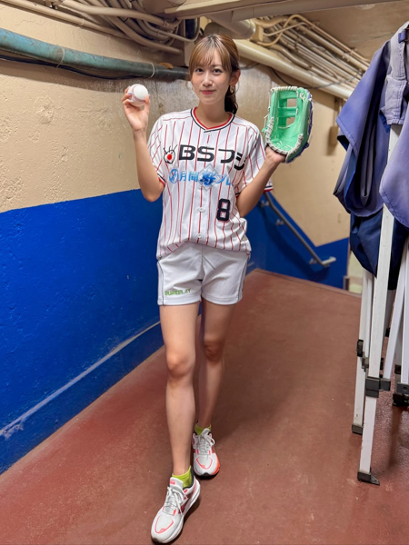 中川安奈、ナイススタイル＆フォームの始球式ショット公開