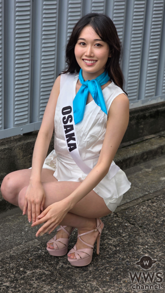 【動画】大阪代表・能浦奈々さんが美脚あらわな白のミニ丈衣装で登場！2025 ミスユニバーシティ日本大会本番直前で思いを語る。