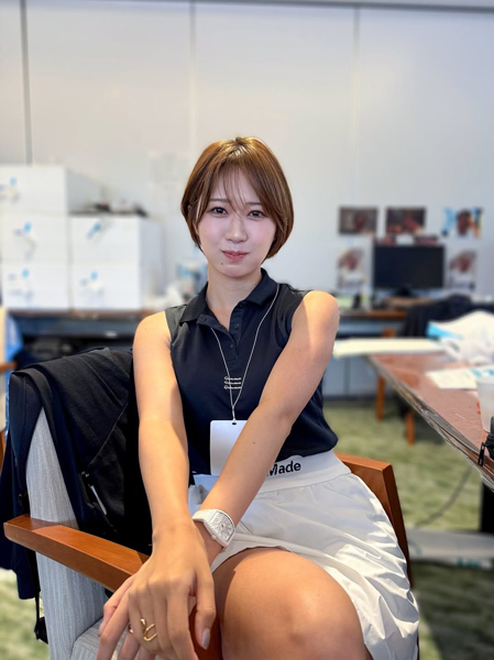 藤澤響花、シックなゴルフウェア姿にファン歓喜の声