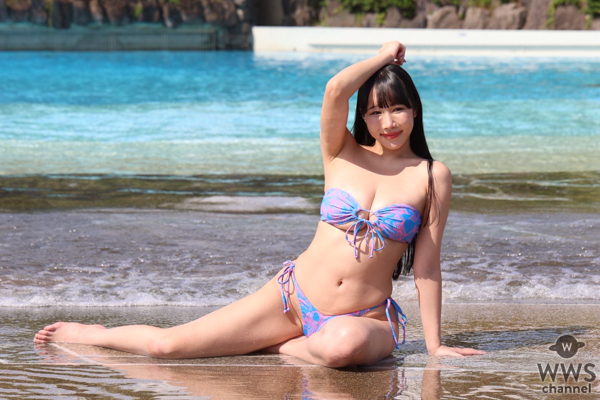 宇佐美りな、リゾート柄バンドゥビキニ姿でしなやかなくびれ、まっすぐ伸びる美脚ラインあらわに＜TREND GIRLS撮影会2025 大磯ロングビーチ＞