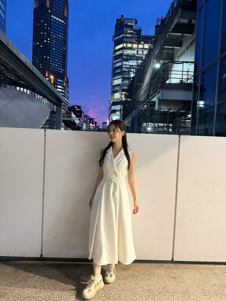 今井美桜、清楚なロング丈トレンチワンピ姿に反響「ヤバ可愛い〜」