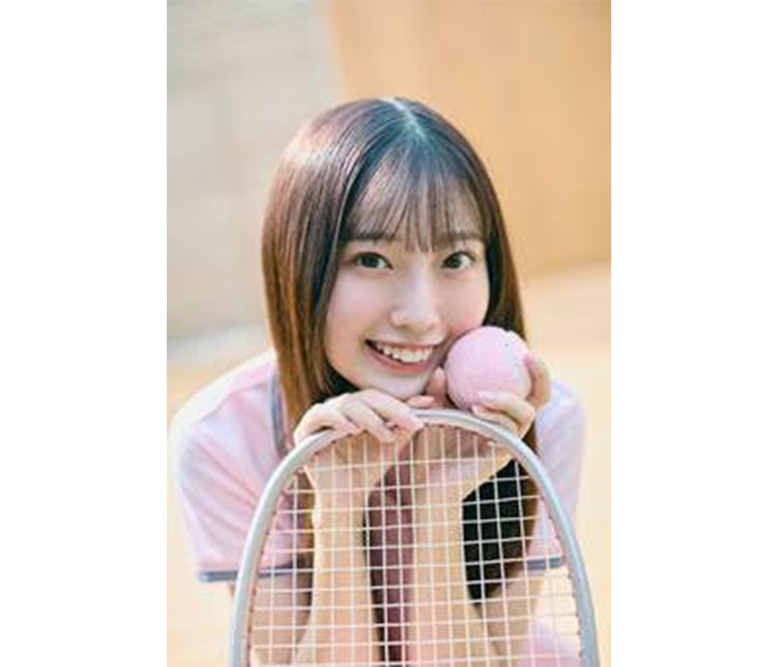 日向坂46、撮りおろしカット「五期生のぽかぽか写真館」大田美月を公開！