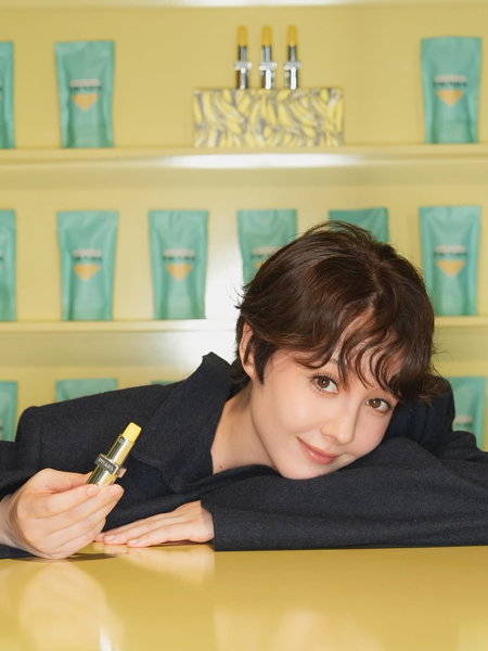 トリンドル玲奈、大人っぽブラックコーデ披露