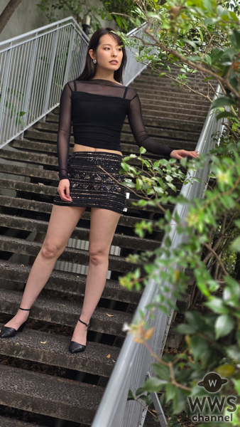 30歳を迎えたモデル・瑠璃奈、クールなブラックミニ丈コーデで美脚アピール！「糸島で食べた塩プリンが絶品でした」