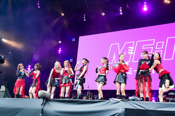 ME:I、フェスならではのメドレーやファン待望の新曲披露！初の全編生バンドで魅せる圧巻のステージ
