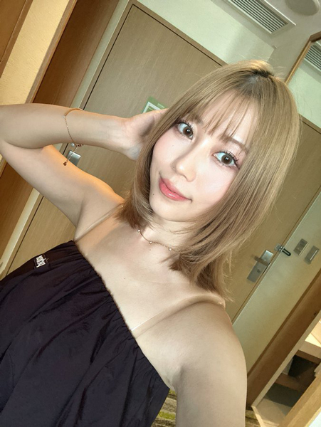 伊織いお「ほらよ」美デコルテあらわなカットにファン悶絶