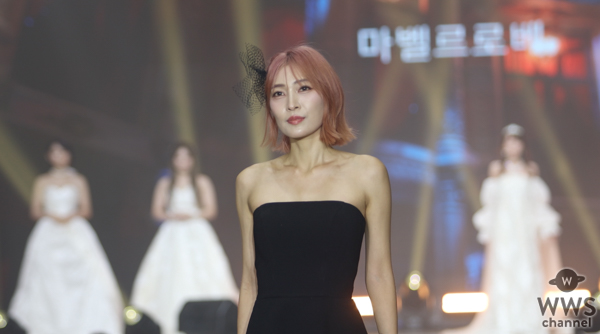 【動画】韓国ドレス・MABELLE ROBEステージに元レースクイーン・阿久津真央がロングドレスで登場！〈Asia Influencer Festival〉