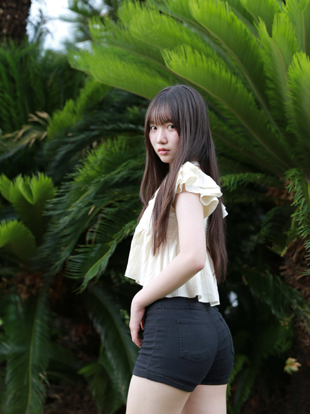 現役JC・しおん、清楚シンプルコーデ披露！ファン「抜群なスタイルで、卒倒しそうになりました」