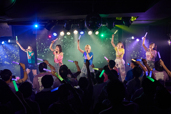 アップアップガールズ(仮)、新体制初のワンマンライブ『アップアップガールズ(仮)From ZERO~そして宇宙へ~』開催
