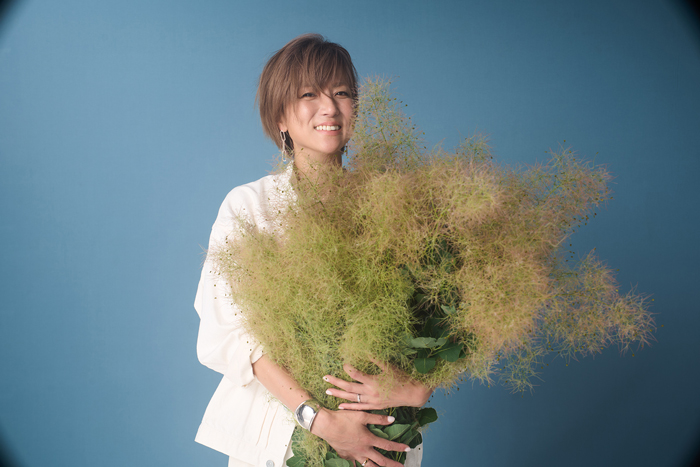 持田香織とDo As Infinityの伴都美子が、hitomiの楽曲の歌詞をリライト。11月3日に開催される「hitomi 30th Anniversary Online Live / Re:CONNECT」で初披露されることが決定
