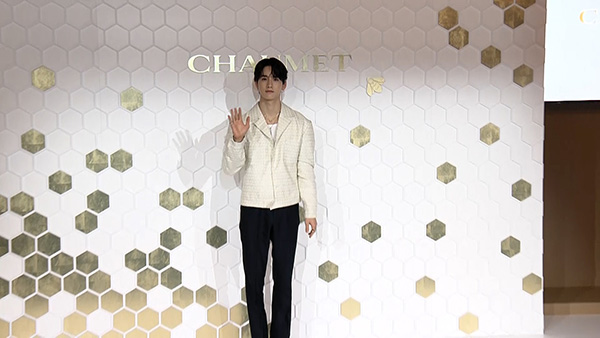 【動画】佐藤景瑚(JO1)、大阪・関西万博 2025フランス館に黒パンツ＆白ジャケット姿で登場！＜Chaumet, an Ode to Living Nature ショーメ、自然美への賛歌＞