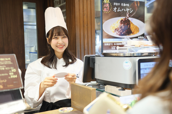 「AKB48 収穫祭」AKB48メンバーがデパ地下でコラボ商品をお渡し！