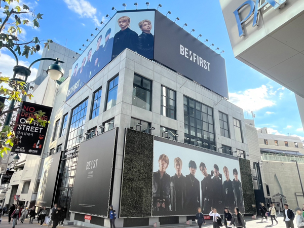 BE:FIRST、初のベストアルバム『BE:ST』の特大ビジュアルが渋谷に登場