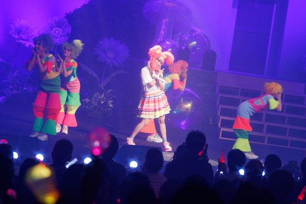 きゃりーぱみゅぱみゅ出産後初のワンマンライブにファン歓喜!妊娠中に勇気をもらった「dreamin dreamin」カバーを披露