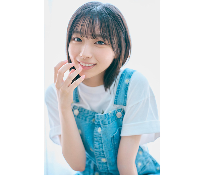日向坂46、撮りおろしカット「五期生のぽかぽか写真館」ラストとなる大野愛実を公開！
