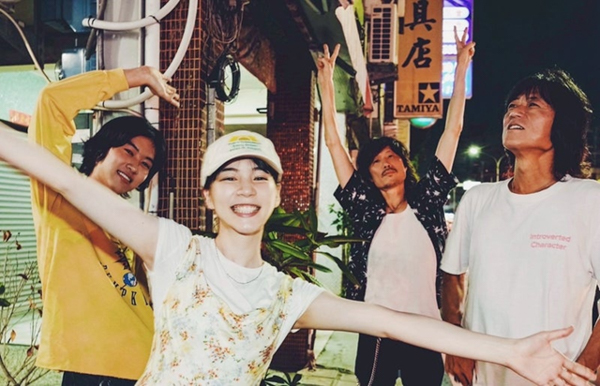 「いつも思うけど、のんちゃん腕も指も細～い」のん、台湾の京都･台南で過ごした夜の思い出ショットにファン歓喜「スッゴイ楽しそうな４人兄妹に見える」「現地の空気が伝わってくるよう」「細身の美人」「のんちゃん超笑顔最高」の声