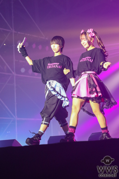 【写真特集】ほっぺにキッス！MOON RABBiTS・下町あお＆平野萌音、「#FR2梅 」衣装でランウェイを歩く！〈GIGA•GIGA SONIC presented by UtaTen / チェキチャ！〉