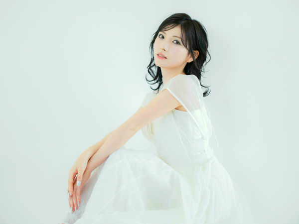 岡田奈々、待望の新アルバム「Unformel」全貌解禁！花をテーマにしたアートワークも公開！