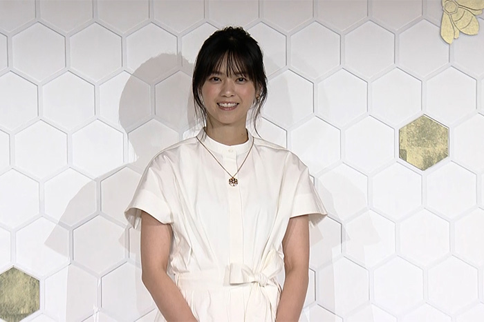 【動画】西野七瀬、大阪・関西万博 2025フランス館に白のシャツワンピで登場！＜Chaumet, an Ode to Living Nature ショーメ、自然美への賛歌＞