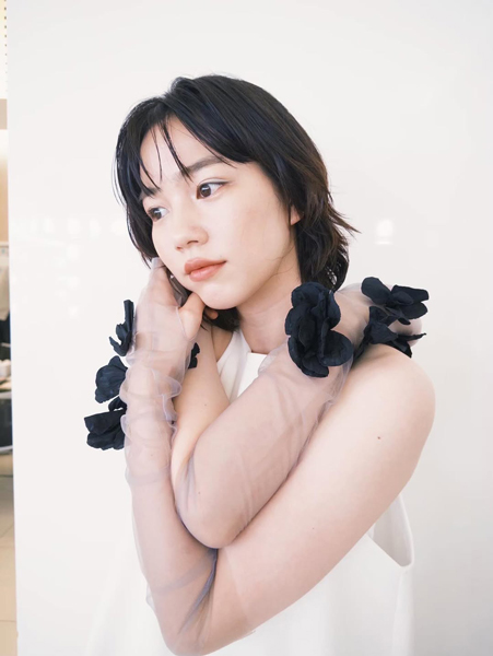 のん、美肌きわだつオフショットが好評！ファン「のんちゃんの笑顔が大好き！」の声