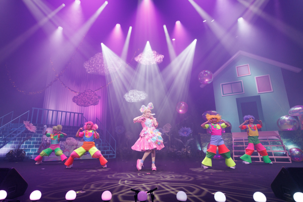 きゃりーぱみゅぱみゅ出産後初のワンマンライブにファン歓喜！妊娠中に勇気をもらった「dreamin dreamin」カバーを披露