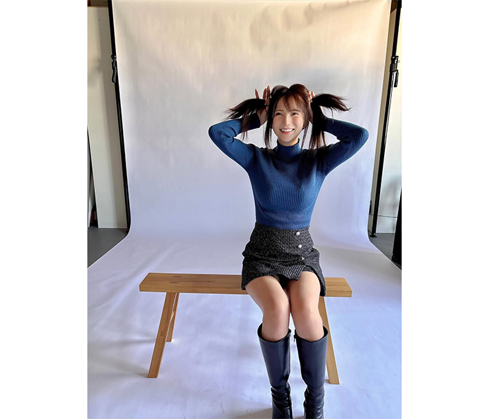 街山みほ、絶対領域あらわなミニスカ×ブーツコーデで美スタイル披露