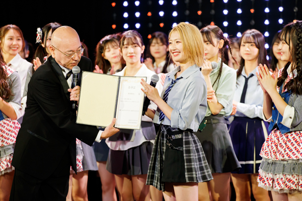 NMB48・塩月希依音が三代目キャプテンに就任！金髪ショートにヘアチェン「これまで髪の色を染めたこともありませんでした。メンバーからも『かっこいい』と言われて嬉しい」