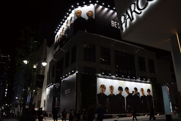 BE:FIRST、初のベストアルバム『BE:ST』の特大ビジュアルが渋谷に登場
