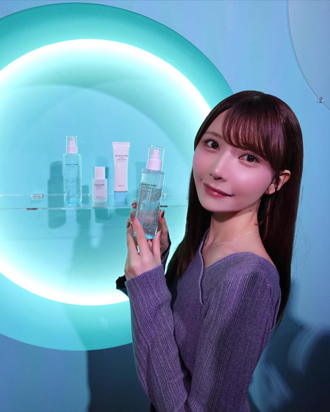 秦はるか、美脚きわだつミニ丈ファッションにファン釘付け！！！「今日も透明感が抜群です！」