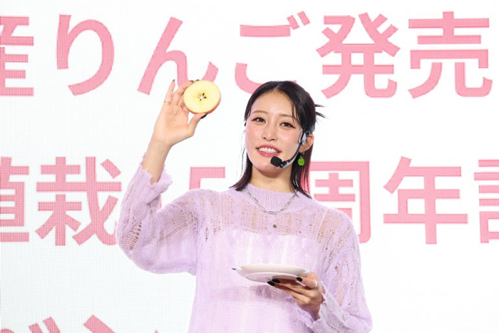 青森りんごアンバサダーの王林が登壇！青森りんごを実食！王林が津軽弁で「たんげうめーよ！」とそのおいしさを熱弁！
