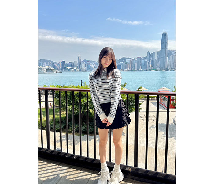『新時代の女神』涼森れむ、香港で美脚あらななミニスカからニットコーデまでデート感漂うオフショット公開！