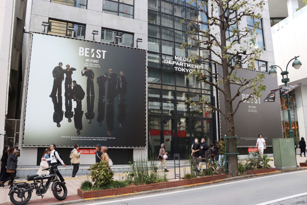 BE:FIRST、初のベストアルバム『BE:ST』の特大ビジュアルが渋谷に登場