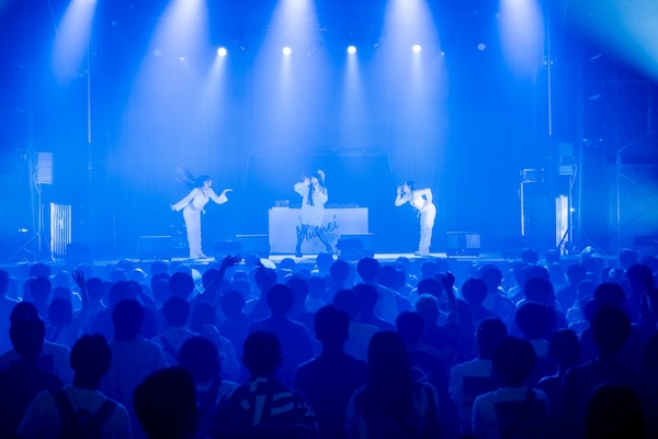 【ライブレポート】Mumeixxx、ポップな雰囲気で会場を包み込む！最新曲『あのね あのね』披露でオーディエンスと大盛り上がり！＜SAMURAI SONIC Vol.7＞