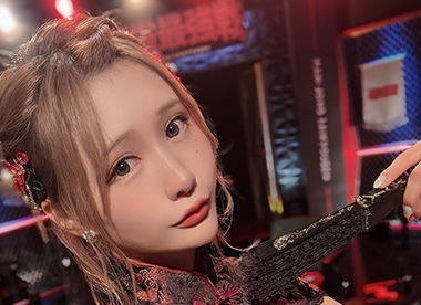 「どっちが好き？」篠原みなみ、艶×キュートのチャイナドレス姿にファン釘付け！！