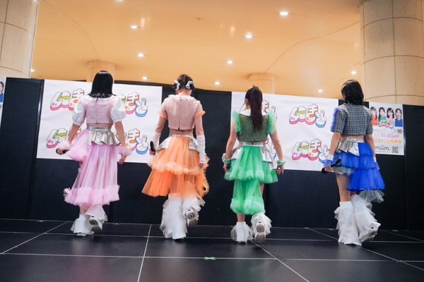 アップアップガールズ(2)新曲初披露!『にきちゃん Road to Zepp アップアップガールズ(2)×ロージークロニクル』発表!10月26日にきちゃん大勝負っ!に向けて!フリーライブin汐留【レポート】