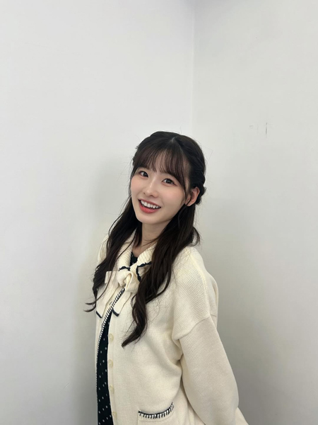 浅井七海、美脚あらわなモノトーンコーデにファン絶賛！「全身はもっと可愛かった」