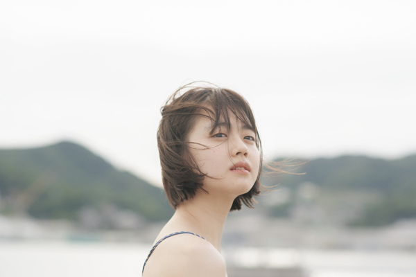 つばきファクトリー福田真琳のファースト写真集は長崎を舞台にしたシネマティックアート作品