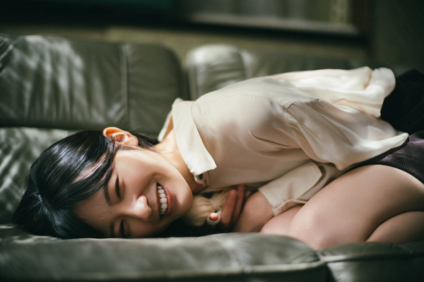 初回は、大越ひなのが登場！「B.L.T.12月号」より乃木坂46・6期生連載がスタート！今回は追想をテーマに「記憶の中に眠る美しい人」をイメージ