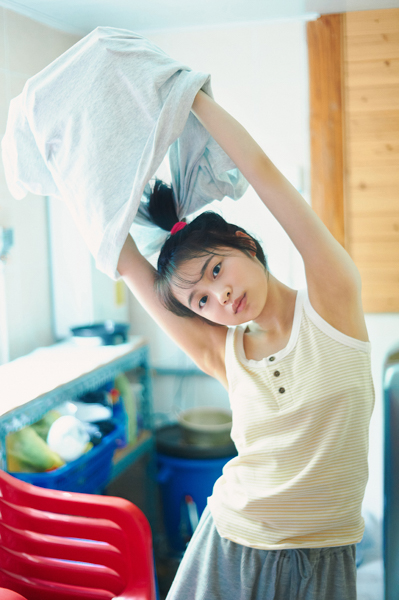 林芽亜里・10周年＆20歳記念のフォトブック超至近距離見つめ合いカットの表紙とタイトルを解禁