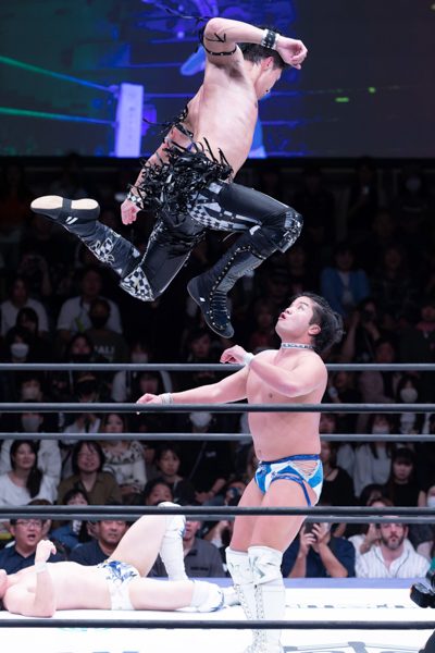THE RAMPAGE 武知海青、プロレス王鈴木みのるとの対戦を乗り越えて初のKO-D6人タッグ王座死守！